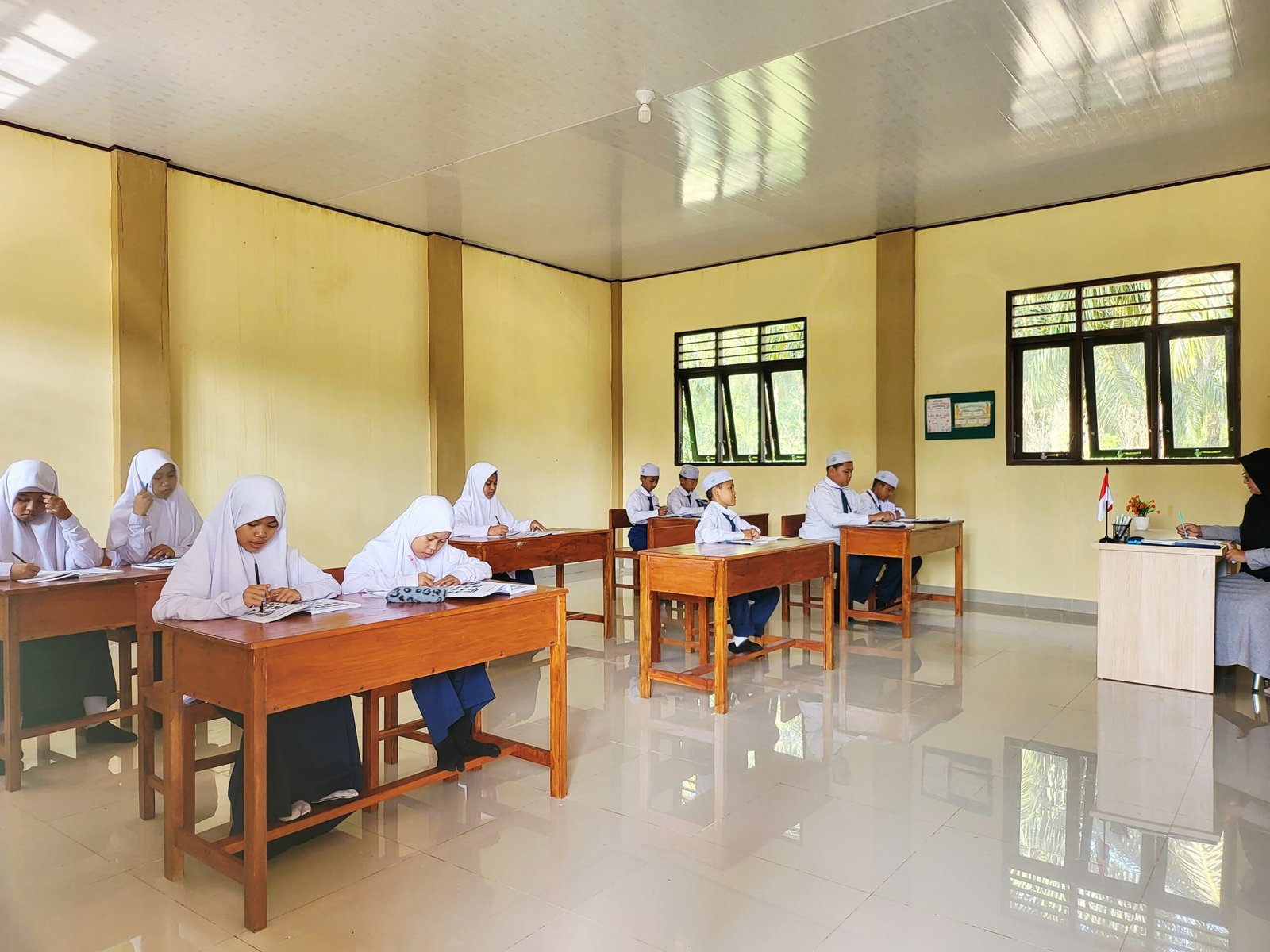 Suasana Pembelajaran MTs. Tazkia Paser, Nyaman, Tertib, dan Penuh Semangat